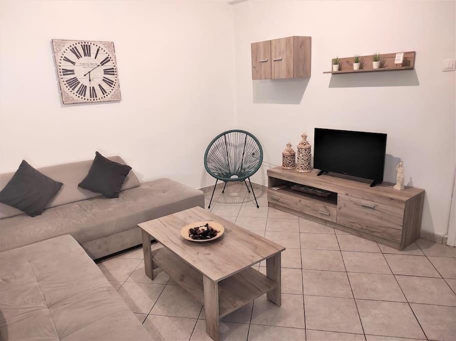 Апартаменты Cozy 2 Bdrμ Apartment, 3 Min To Acropolis Афины